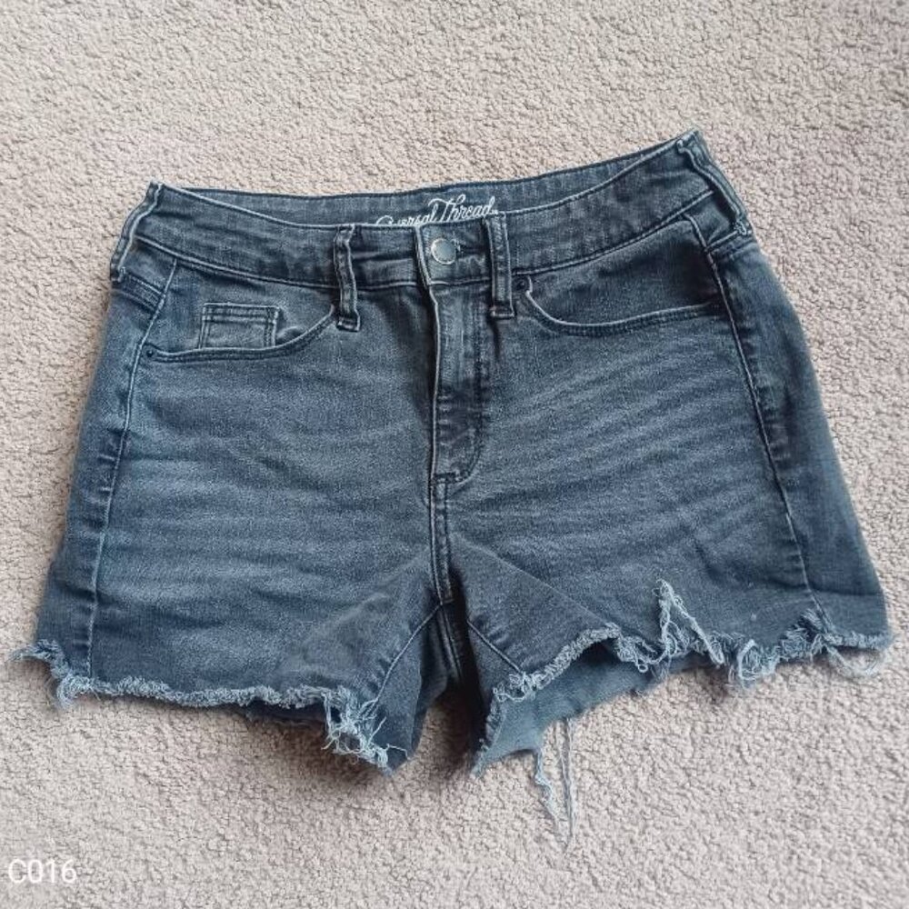 UNIVERSAL THREAD‎ Mid-Rise Shorts Size 2 Vintage Midi Jean Denim Cozycore